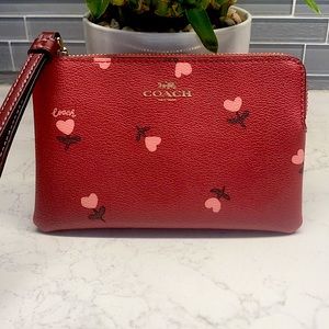 Valentines Coach wristlet 💓❤️🤎